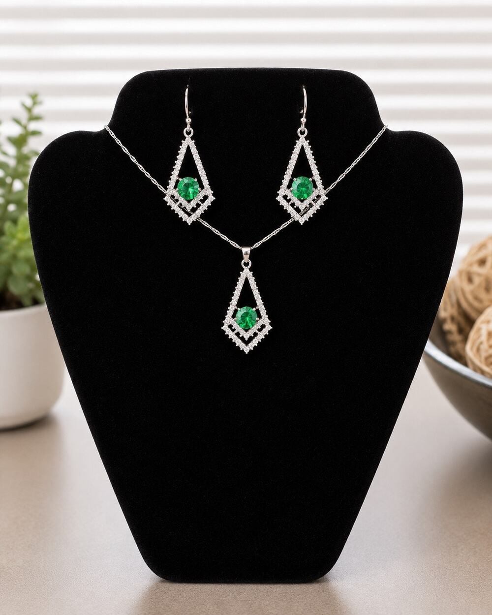 Emerald Green Crystal Necklace & Earrings Set Silver Tone Art Deco Style Jewelry